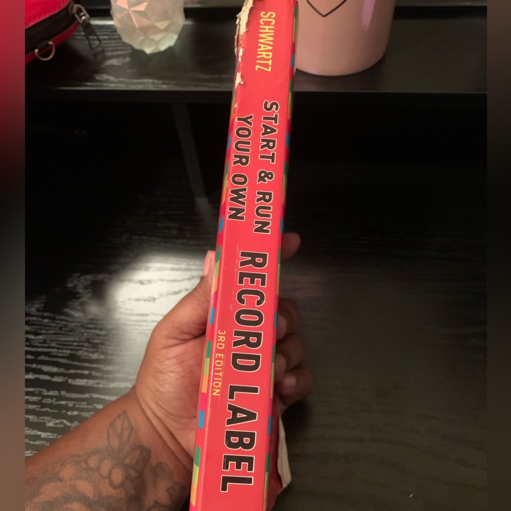 Books - Picture 4 of 4